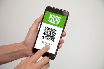 pass sanitaire avec QR code pour voyager en temps de pandémie de covid