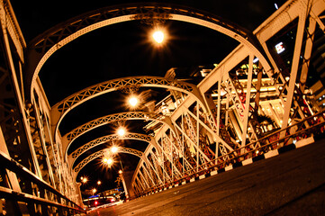 Fototapeta na wymiar The Crawford Bridge arching over the Singapore River at night