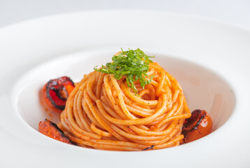 Spaghetti with tomato sauce and charred tomatoes