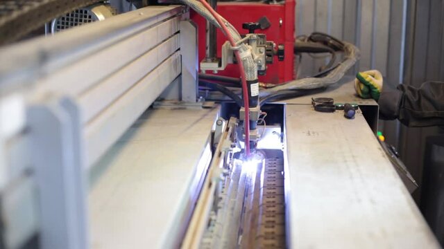 TIG welding machine, longitudinal pipe welding. The machine is designed for butt-to-joint welding of stainless, steel and copper pipes. Used for the manufacture of chimneys, ventilation pipes