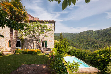 Beautiful Italian farmhouse in Tuscany surrounded by nature with a large garden - 441351713
