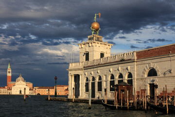 Dogana da Mar, Museum für moderne Kunst, dahinter die Isola di San Giorgio mit San Giorgio Maggiore