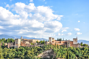 Fototapeta na wymiar From the hill side of the Old Arab Quarter, Albayzín, in Granada, there is a magnificent view of the Alhambra, one of the most beautiful structures in Spain