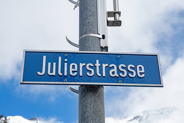 Strassenschild "Julierstrasse" in Bivio, Kanton Graubünden, Schweiz