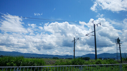 Fototapeta premium 初夏の青空と線路