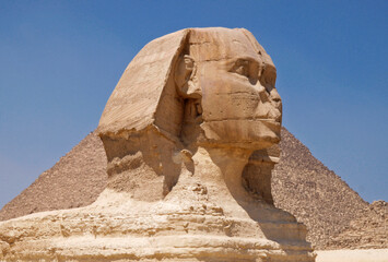 Fototapeta na wymiar sphinx and pyramid of giza, Egypt