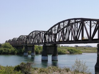 Fototapeta na wymiar 木曽川の鉄橋