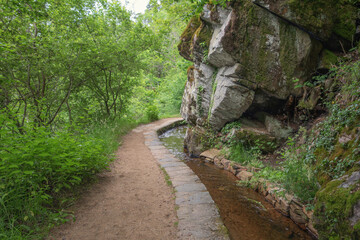 Sur les chemins de Compostelle, la voie de Rocamadour, entre les départements de la Creuse et de la Corrèze.