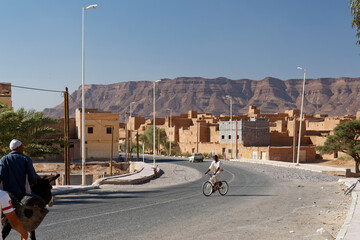 Marokańska prowincja, przydrożne sklepy i wioski. - obrazy, fototapety, plakaty