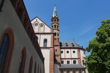 Fototapeta na wymiar Kiliansdom Würzburg Kirchturm