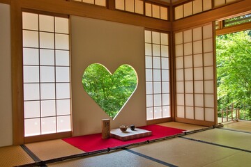 正寿院客殿の猪目窓