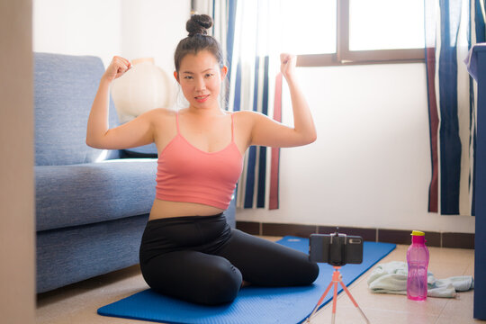 Japanese Woman Yoga Billeder – Gennemse 32,842 stockfotos, vektorer og  videoer | Adobe Stock