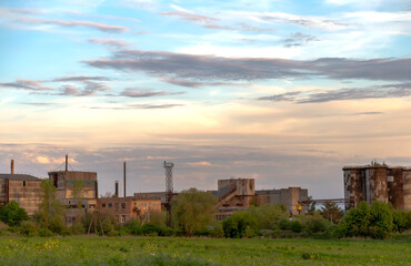 Obraz premium Old building. An industrial plant that has not been operating for a long time and is awaiting demolition. Sulfur factory.
