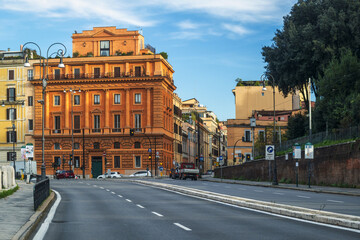 Fototapeta na wymiar Immeubles colorés sans le centre de Rome