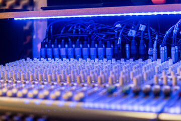 Music studio with a sound table in shades of blue
Estúdio musical com mesa de som em tons de azul - obrazy, fototapety, plakaty