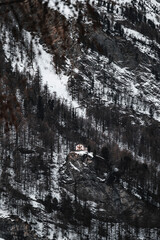 Einsame Hütte am Berg