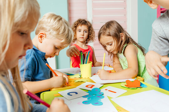 Kids Learning English Images – Browse 98,306 Stock Photos, Vectors, and  Video | Adobe Stock