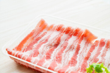 パックに入ったアメリカ産豚バラスライス