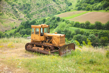 Obraz premium tractor in mountain