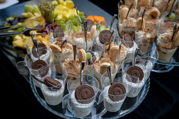 Small sweet treats turned into cakes enriched with chocolate, waffles, biscuits and fruit