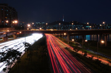 night traffic in the city