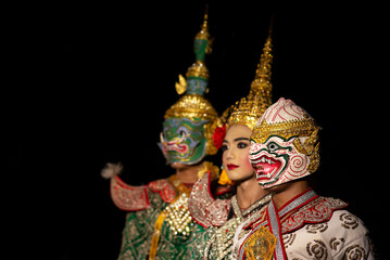 Obraz na płótnie Canvas Khon is art culture Thailand Dancing in masked.This Acting scene pantomime show The battle of the two sides are fighting in literature Ramayana