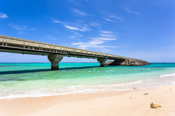 沖縄県宮古島、青空と伊良部大橋・日本