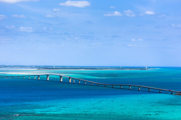沖縄県宮古島、青空と伊良部大橋・日本