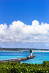 沖縄県宮古島、青空と伊良部大橋・日本