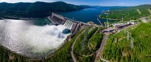 Foto op Plexiglas Hydroelectric dam on the river © evgenii_v