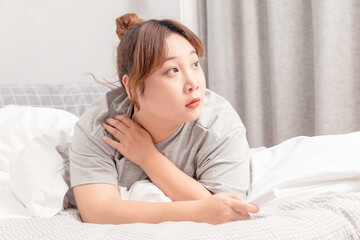 Asian fat girl lying on the bed for entertainment