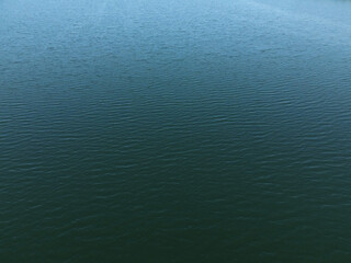 Obraz premium Water waves in the pond is very feeling peace when looking and fresh life.