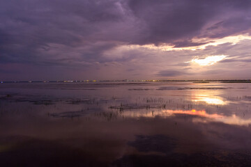 Fototapeta premium sunset over the bay