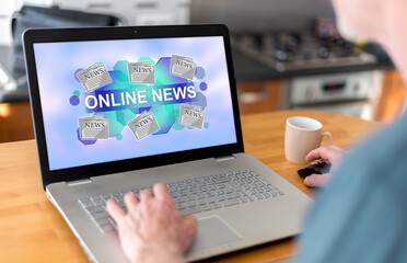Obraz na płótnie Canvas Online news concept on a laptop