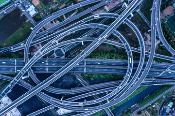 交差された高速道路の空撮