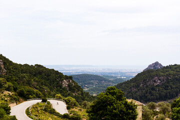 Fototapeta na wymiar Blick auf Mallorca mit Radfahrer