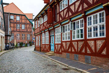 Fototapeta na wymiar Straße in Lauenburg mit alten Fachwerkhäusern
