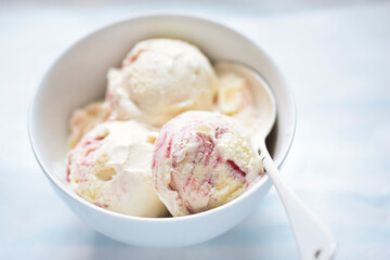 White peach and raspberry ice creams 