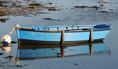 la barque sur l'eau en Finistère Cornouaille Bretagne France	