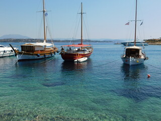 Obraz premium Yachts near the coast of the island of Spetses, in Greece