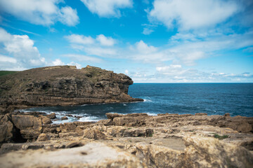 Fototapeta na wymiar waving ocean from rocky cliff