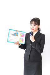 アイロン掛けをする若い主婦