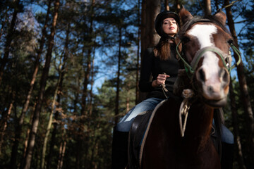 Obraz na płótnie Canvas Riding Girl Are Training Her Horse
