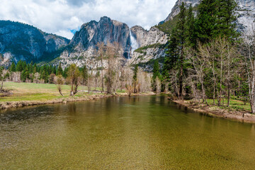Fototapeta premium Beautiful valley in Yosemite Park, mountain landscape in summer