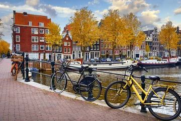 Keuken spatwand met foto Bike over canal Amsterdam city. Picturesque town landscape in Netherlands with view on river Amstel. © Yasonya
