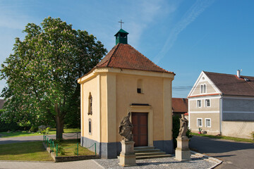 Baroque chapel with two statues