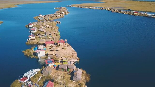 Floating Uros islands on lake Titicaca, largest high altitude lake in the world (3808m) in Peru and Bolivia.