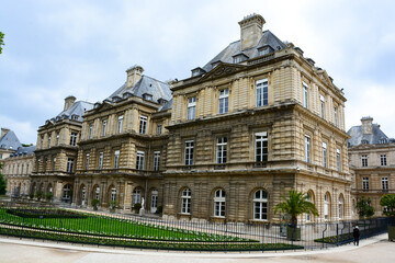 Fototapeta na wymiar Paais du Luxembourg - Sénat - Paris - France