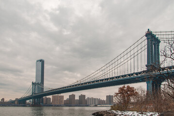 Obraz premium Beautiful panorama with the Manhattan Bridge in the background.