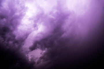 Gewitterwolken mit Blitz